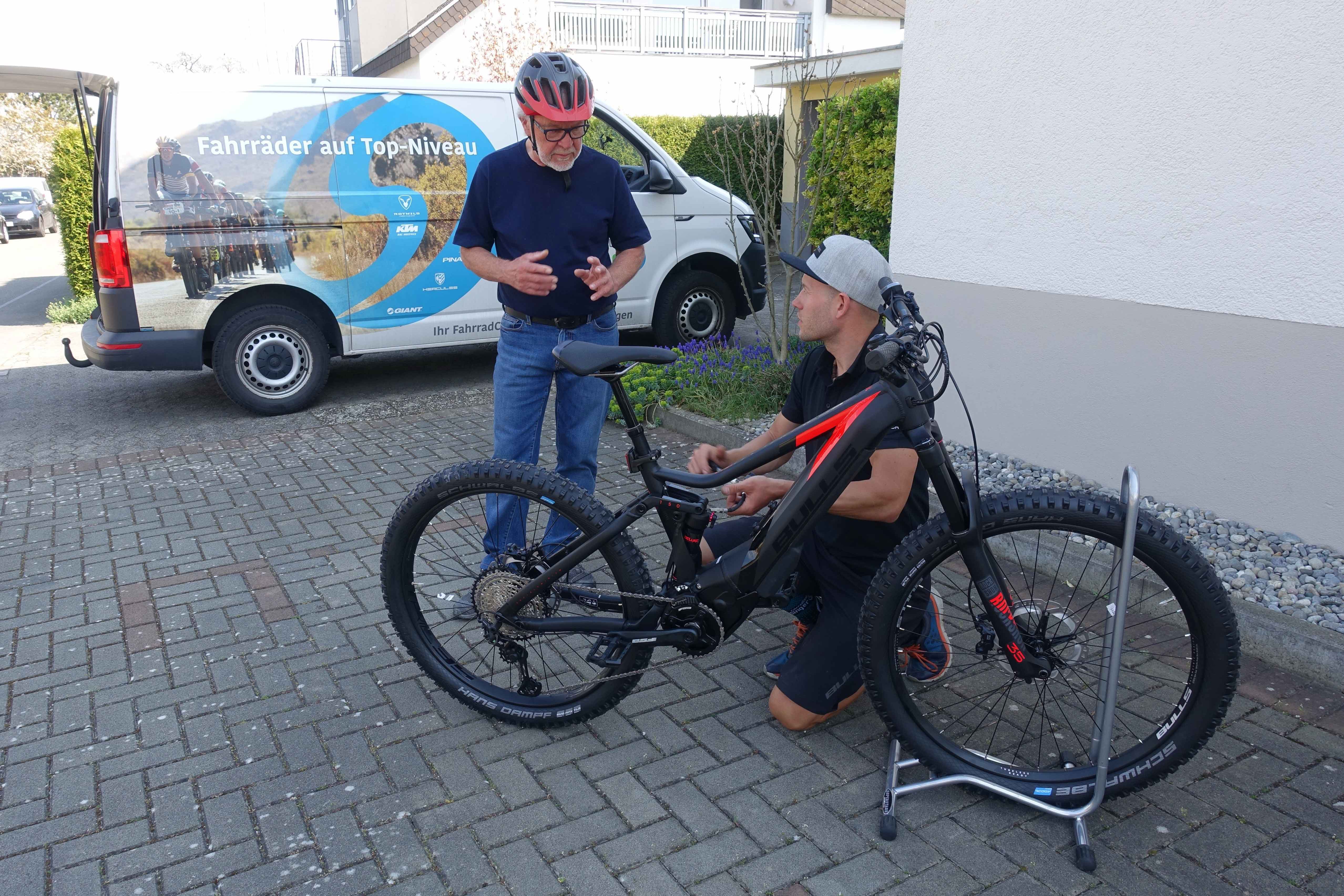 service_premiumlieferung_uebergabe_2021